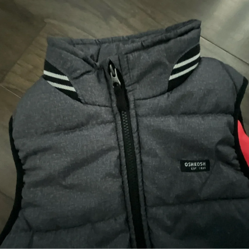 OshKosh Boys Puffer Vest Size 10 Osh’Kosh B’GOSH Black and Grey EUC Sz 10